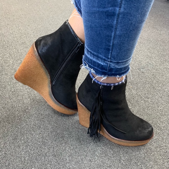 ShopFor_Fun Boutique Shoes Ladies Burke Black Faux Suede Fringe
